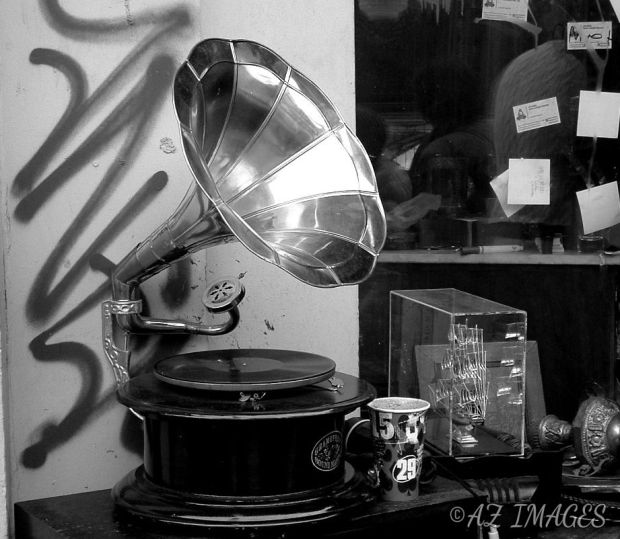 bwgrammophone text.jpg